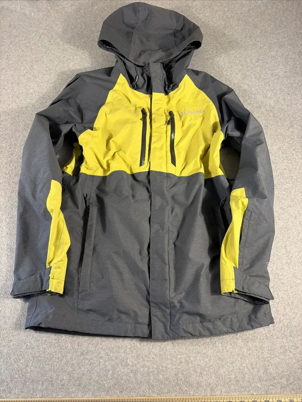 Men’s Columbia Rain Jacket, Size S, Grey And Yellow